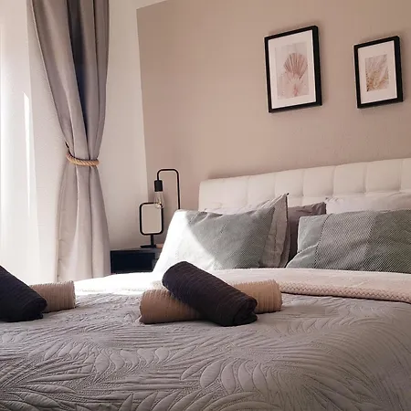 Leca With Heated Private Pool & Sauna