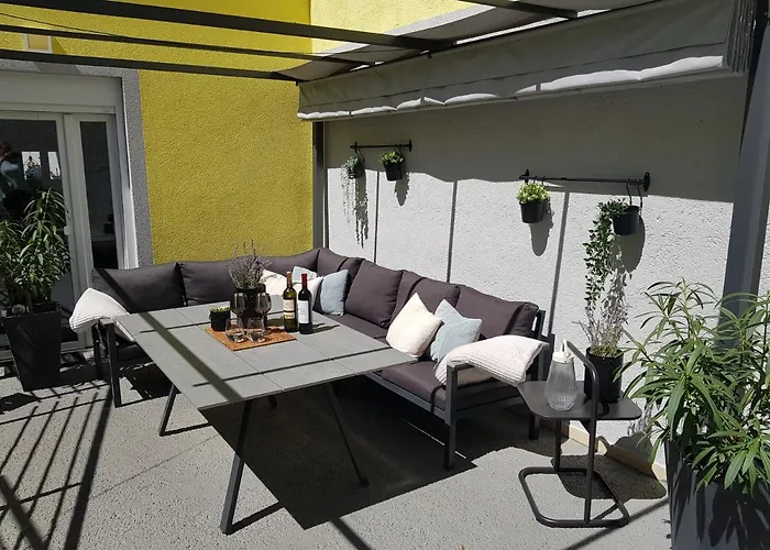 Leca With Heated Private Pool & Sauna Bribir (Primorje-Gorski Kotar)